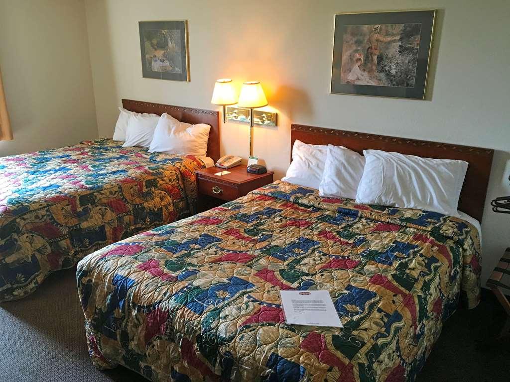 Country Hearth Inn & Suites Willard Chambre photo